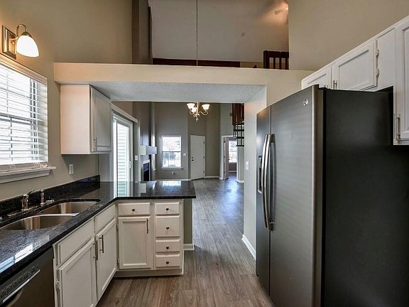 4th image of 2816 Robinwood Ln