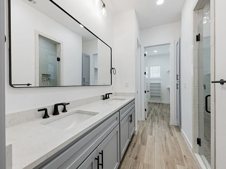 158 S Academy Ave — Photo 15
