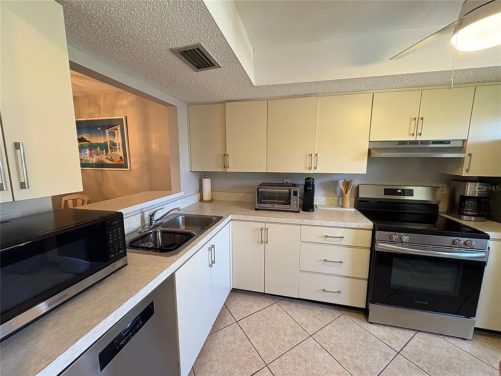 2 bed, 2.0 bath, 1150 sqft, $1,995 — Photo 2
