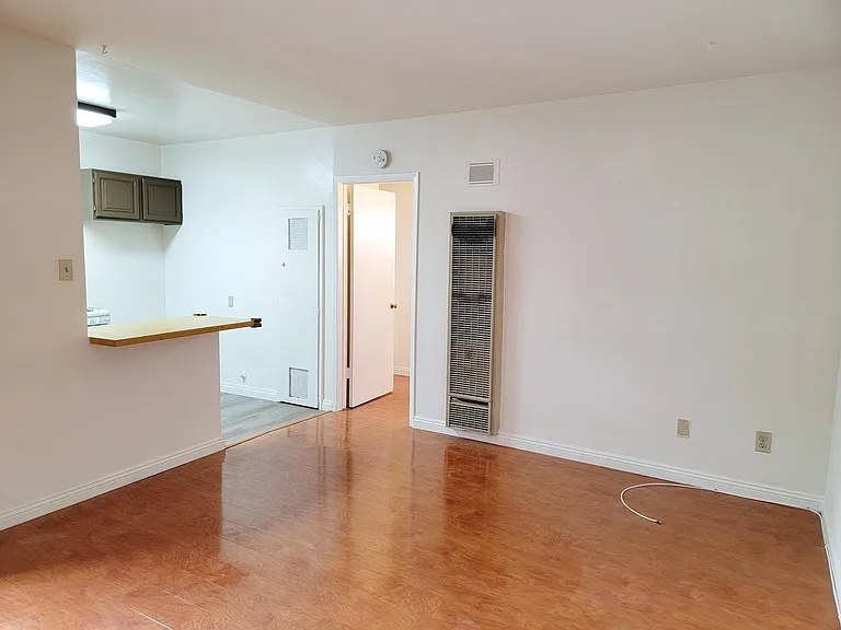 5634 Rosemead Blvd — Photo 2