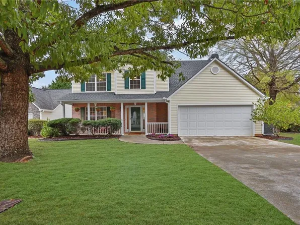 251 Lake Valley Dr, Loganville, GA 30052