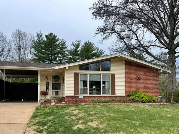 1135 Port Diane Dr, Saint Louis, MO 63146
