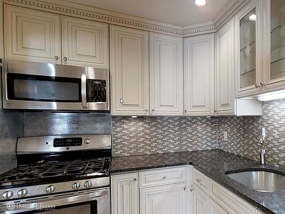 3rd image of 2864 W 22nd St