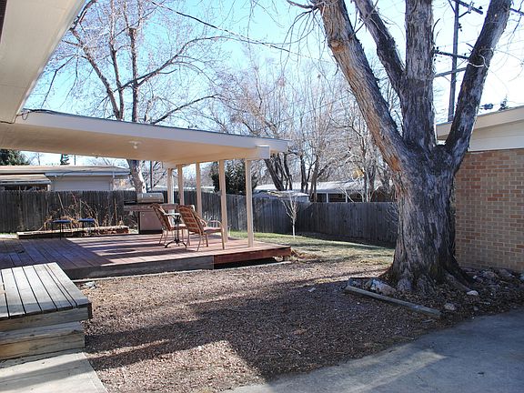 Huge deck - great for gilling and entertaining!