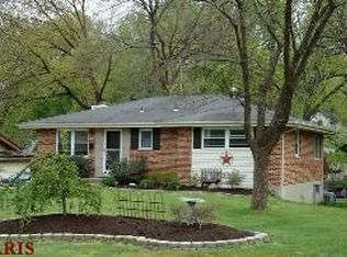 16 Oak Tree Dr, Saint Louis, MO