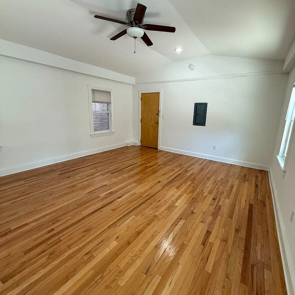 2 bed, 1.0 bath, 850 sqft, $3,550 — Photo 2