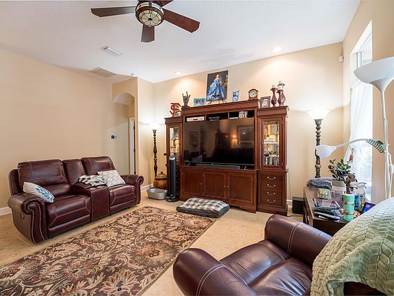 3rd image of 933 S Forest Creek Dr