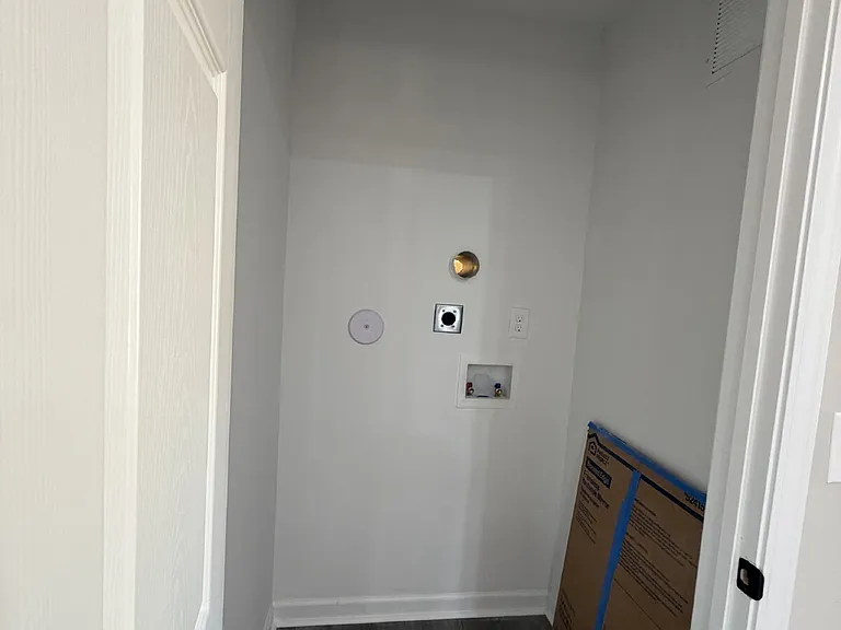 2036 Harrison Ave — Photo 13