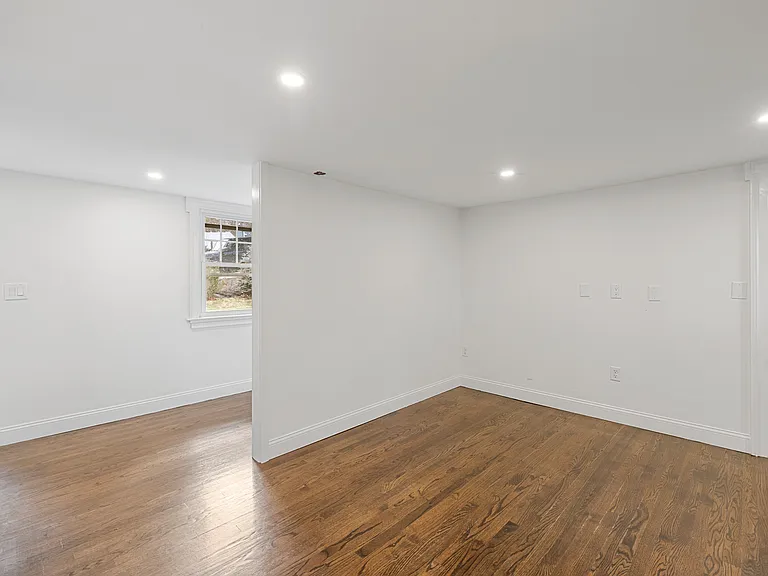 9 Glen Ave #A — Photo 6