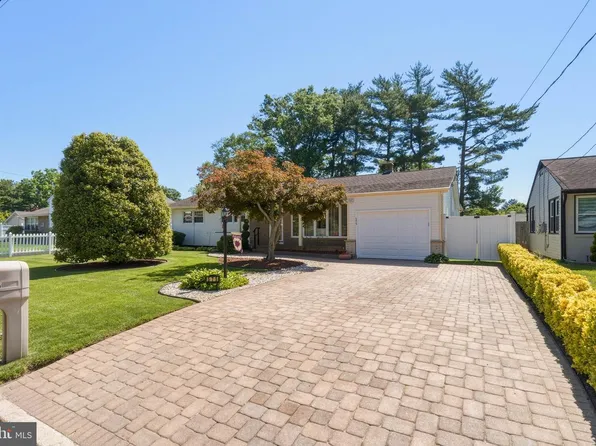 575 Royal Dr, Vineland, NJ 08360