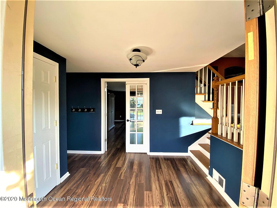 2nd image of 1528 Treeneedle Rd