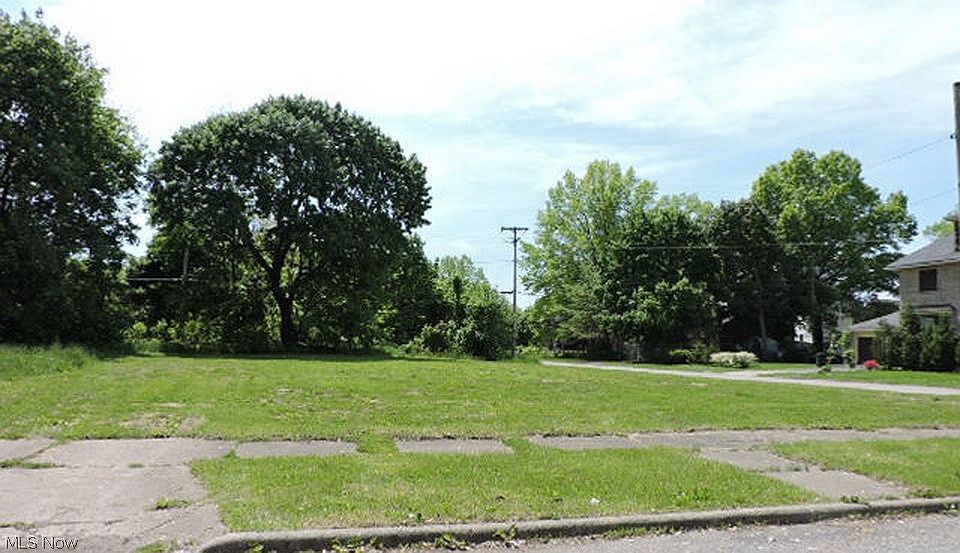 1st image of 429 Crandall Ave