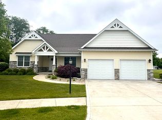 409 Maple Ridge Dr, Culver, IN 46511