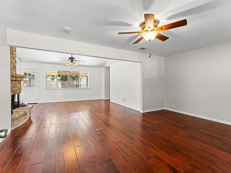 2562 Kevin Ln — Photo 3