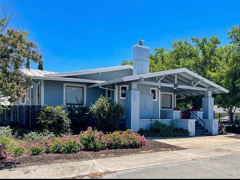 1121 Marin St — Photo 2