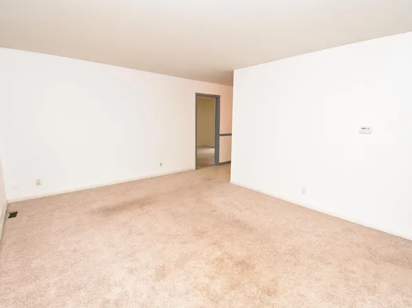 2251 N Meadowview Ln, Washington, IL 61571