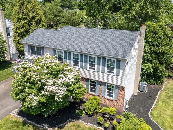 255 Twining Rd, Lansdale, PA 19446