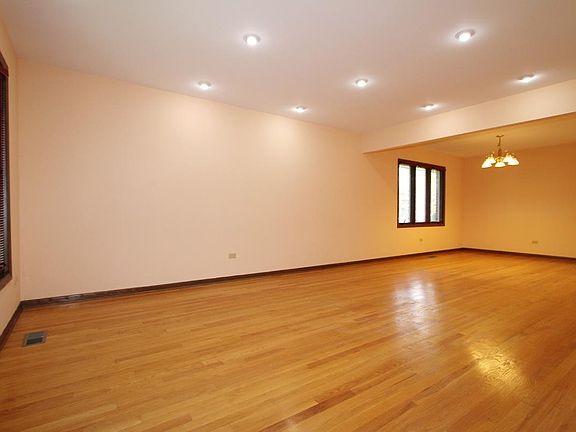 3rd image of 1021 Longford Dr