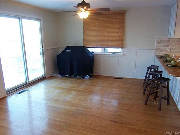 5th image of 101 W Starr Ave