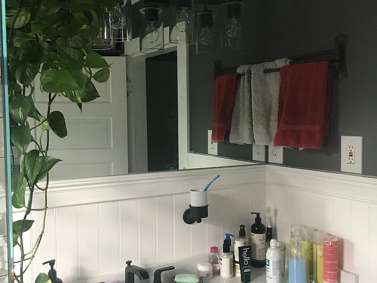 MAIN BATH VANITY