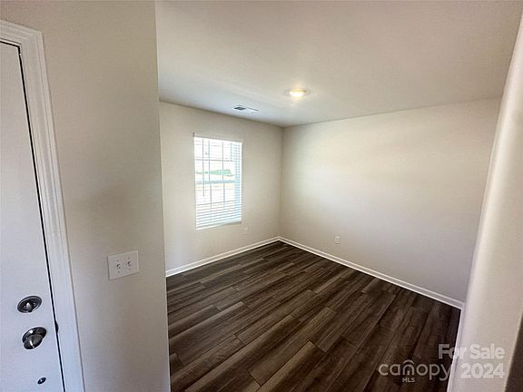 4th image of 1605 Cannonball Ln