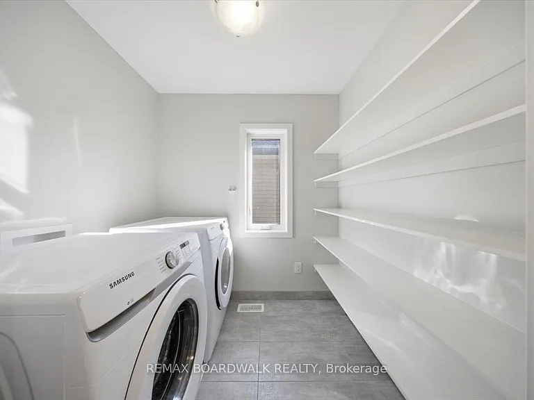 Thunderbolt St — Photo 23