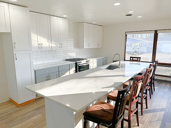 5th image of 608 Pine Tree Rd