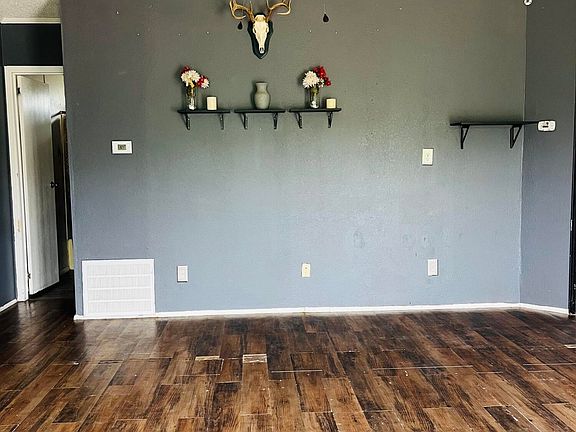 4th image of 7447 Oleander St
