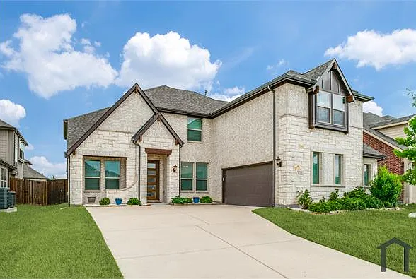 812 Woodview Ct — Photo 1