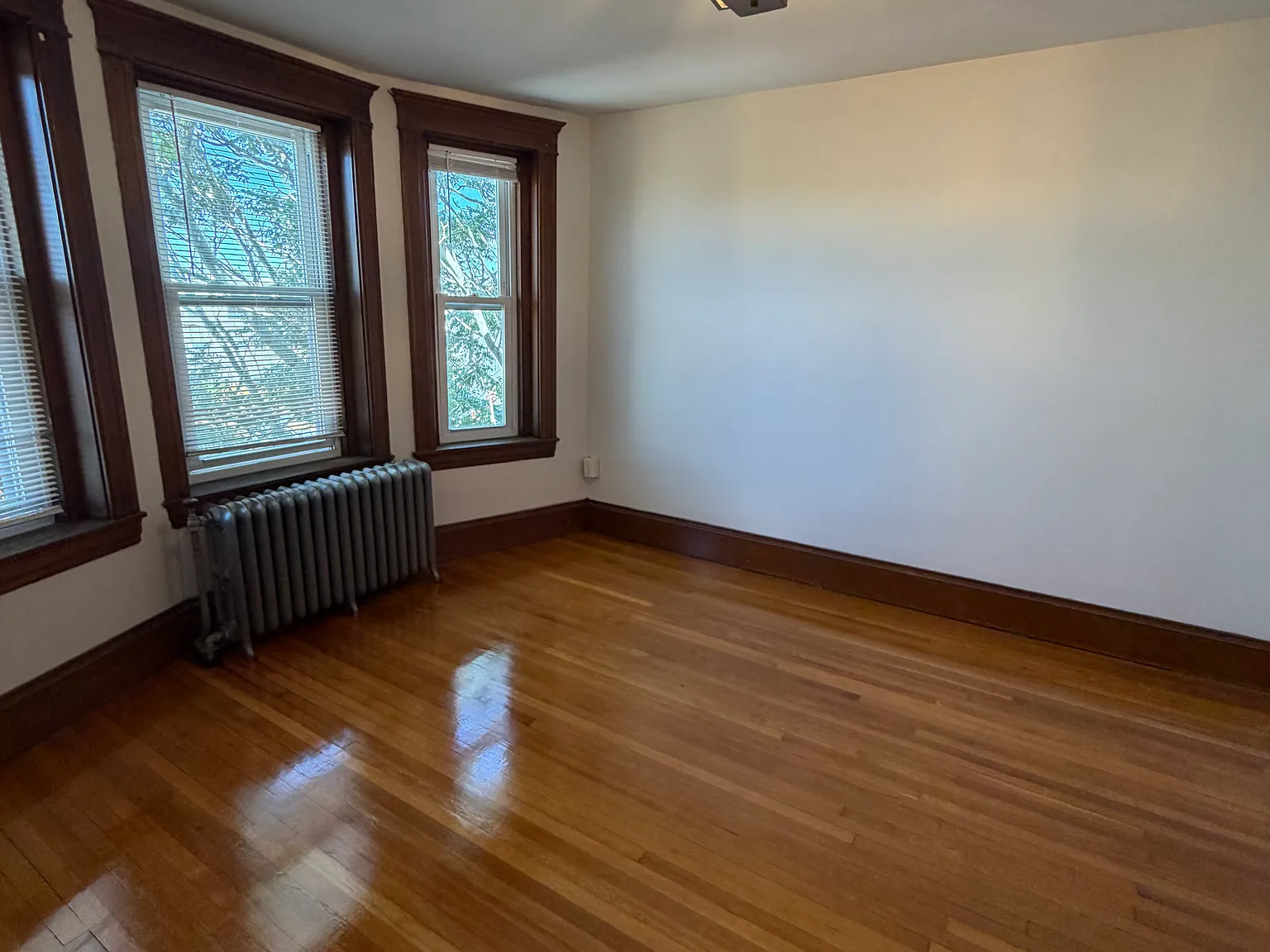 2 bed, 550 sqft, $2,400 — Photo 2