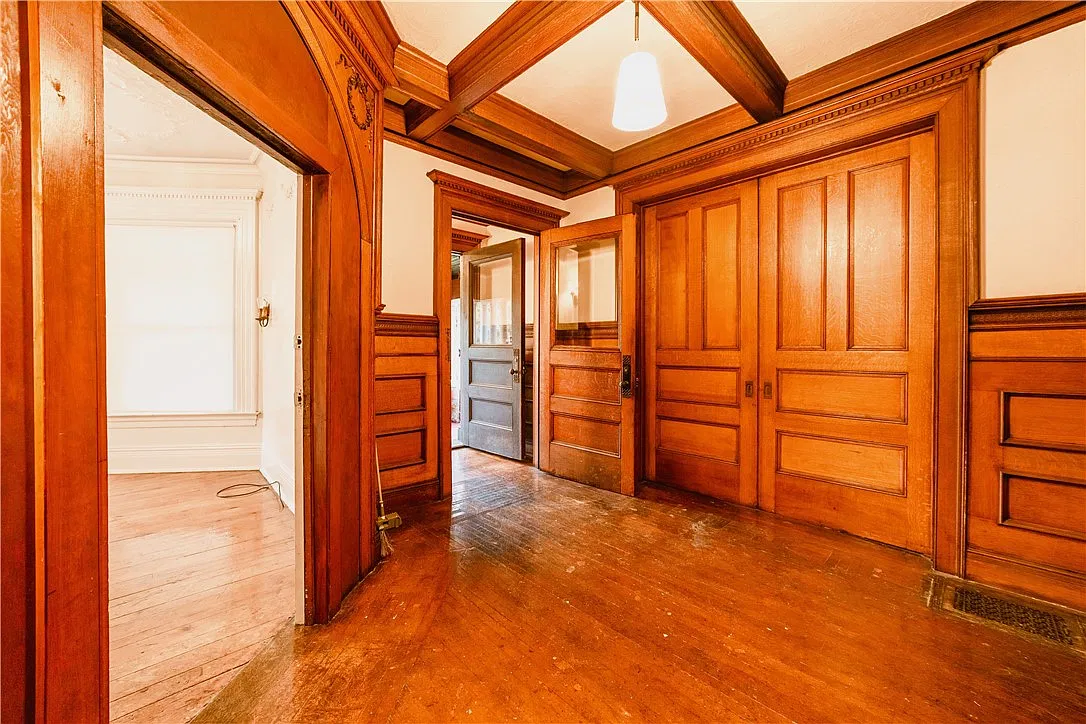 4 bed, 2.5 bath, 5109 sqft, $2,600 — Photo 4
