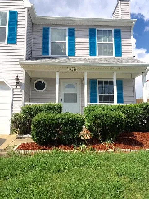 3 bed, 2.5 bath, 1430 sqft, $2,400 — Photo 1