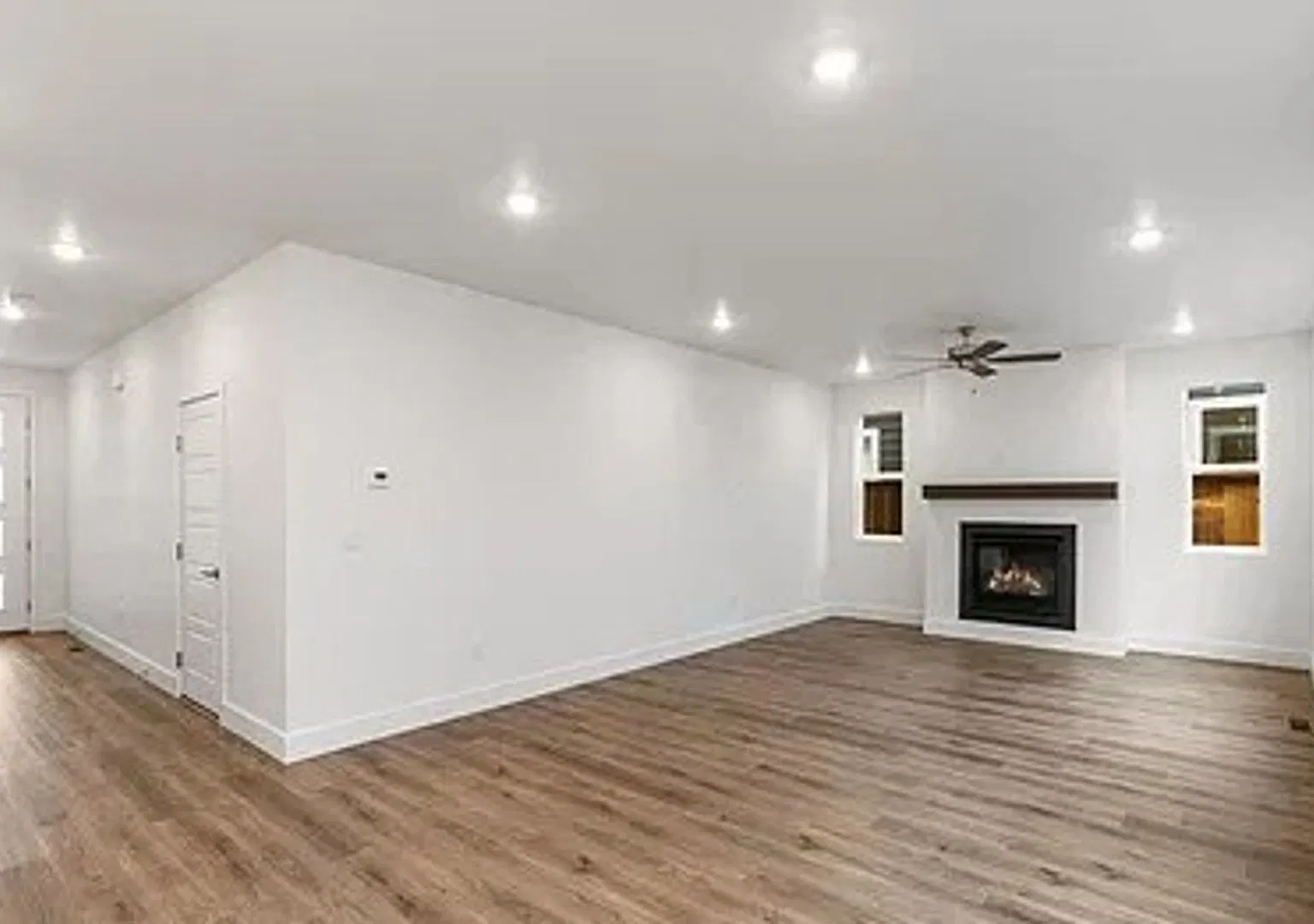 Spacious 4-Bedroom, 3-Bath Home for Rent 2,338 Sq. Ft.! — Photo 2