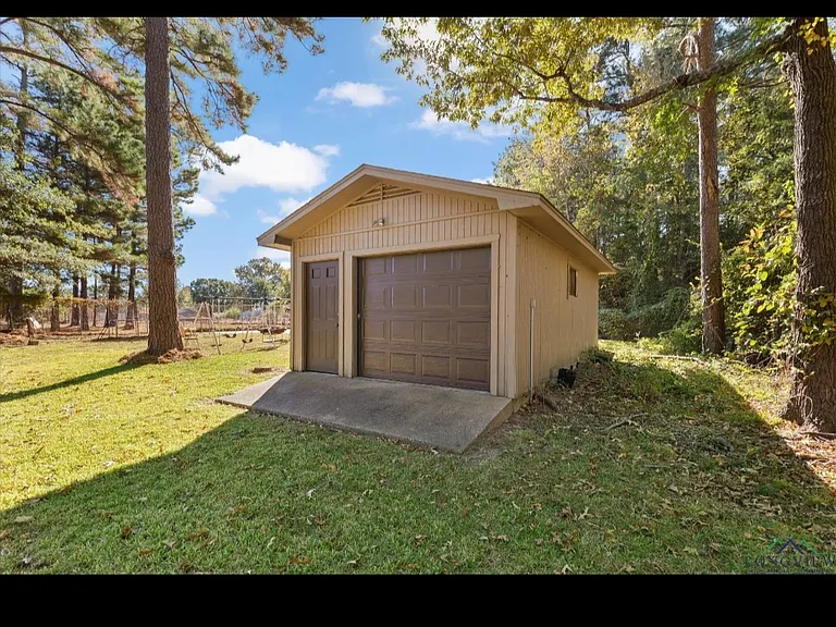 208 Driftwood St — Photo 11