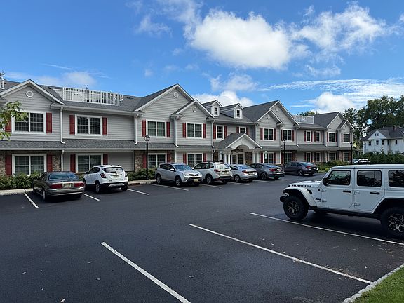 3rd image of 505 Kinderkamack Rd APT 104