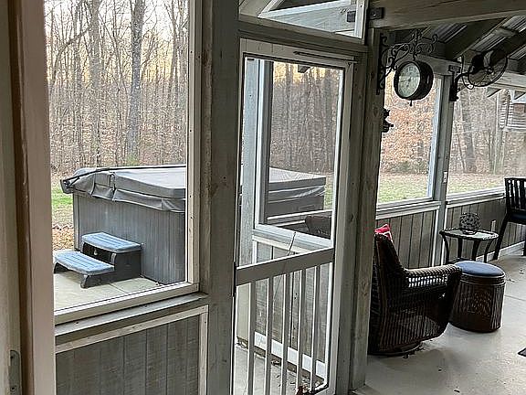 Screened back porch/hot tub