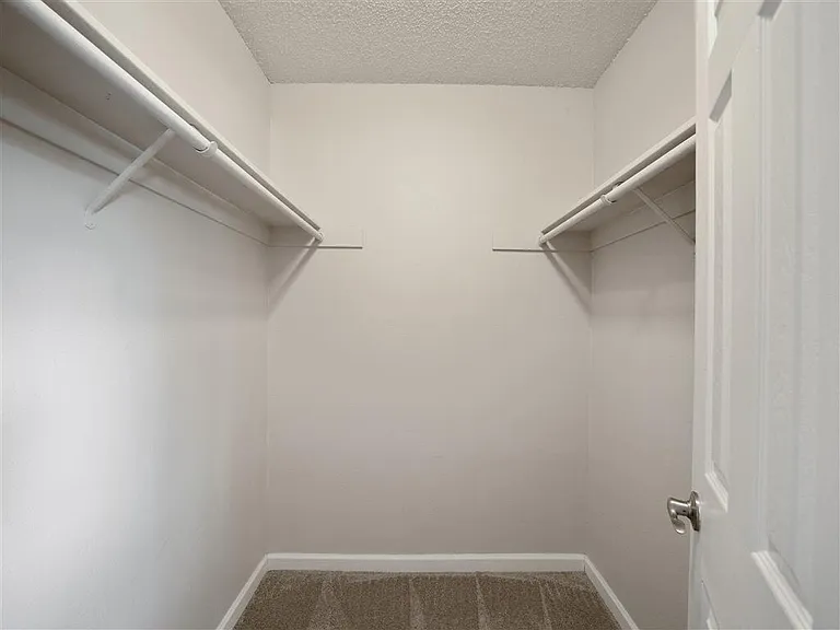 Valley Ridge Apartment Homes — Photo 12