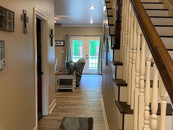 3rd image of 109 Hawk Valley Dr