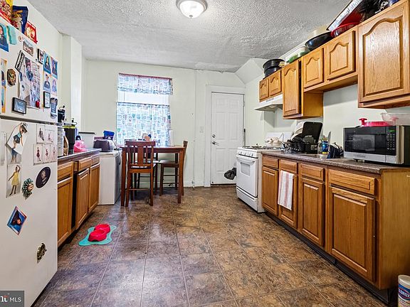 5th image of 2502 E Madison St