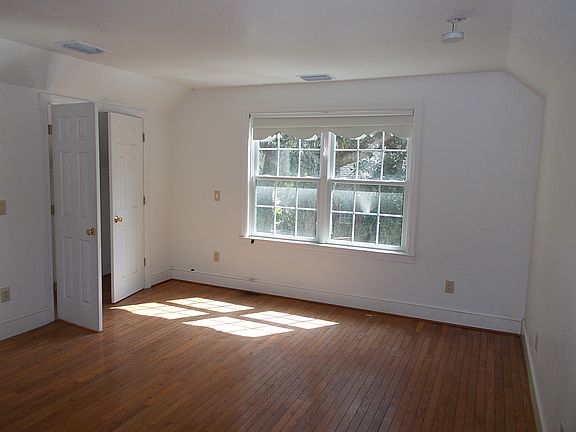 3rd image of 12 Ivey Ln