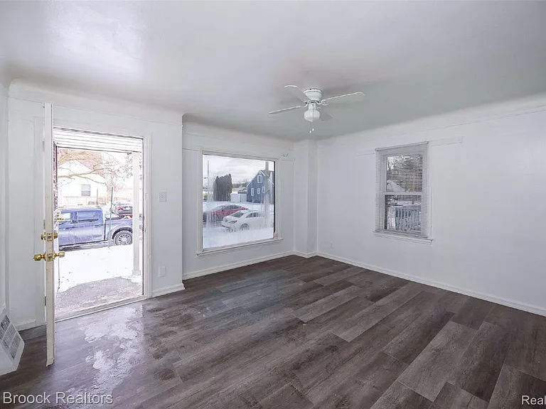 20059 Bloom St — Photo 3