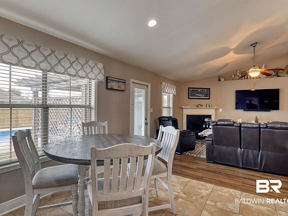 4th image of 570 Vestige Mews