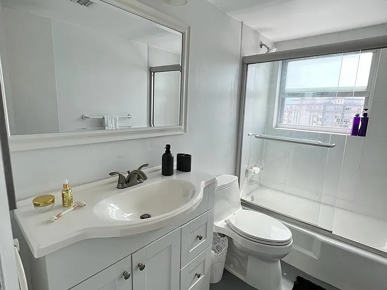 1881 Washington Ave #10E — Photo 32