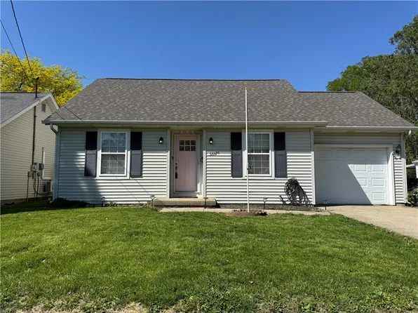 3224 Marion Ave, Mattoon, IL 61938