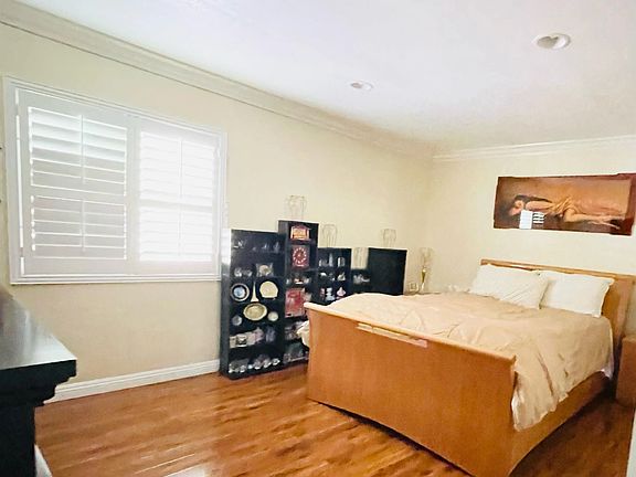 5th image of 5314 Streamview Dr