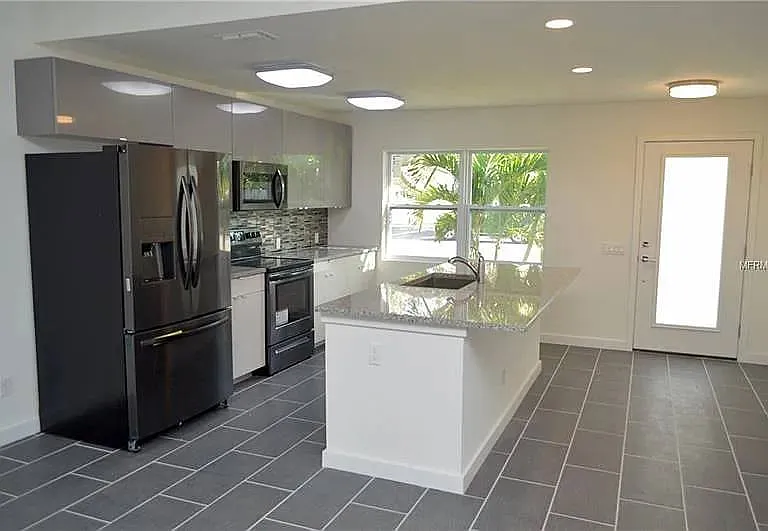 2820 S Shade Ave — Photo 3