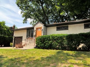 138 White Beeches Dr, Dumont, NJ 07628