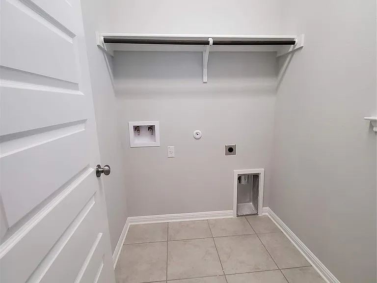 1717 Fountain Bridge Dr — Photo 10