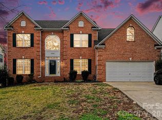 15548 Donnington Dr, Charlotte, NC 28277