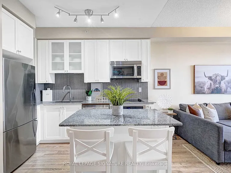9088 Yonge St #306A — Photo 10